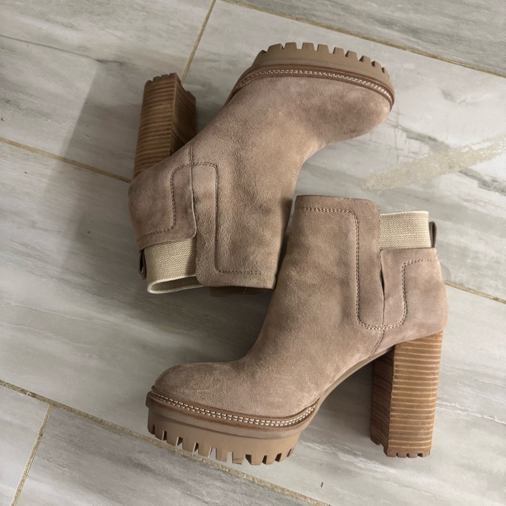 VINCE CAMUTO TAN BOOTIES